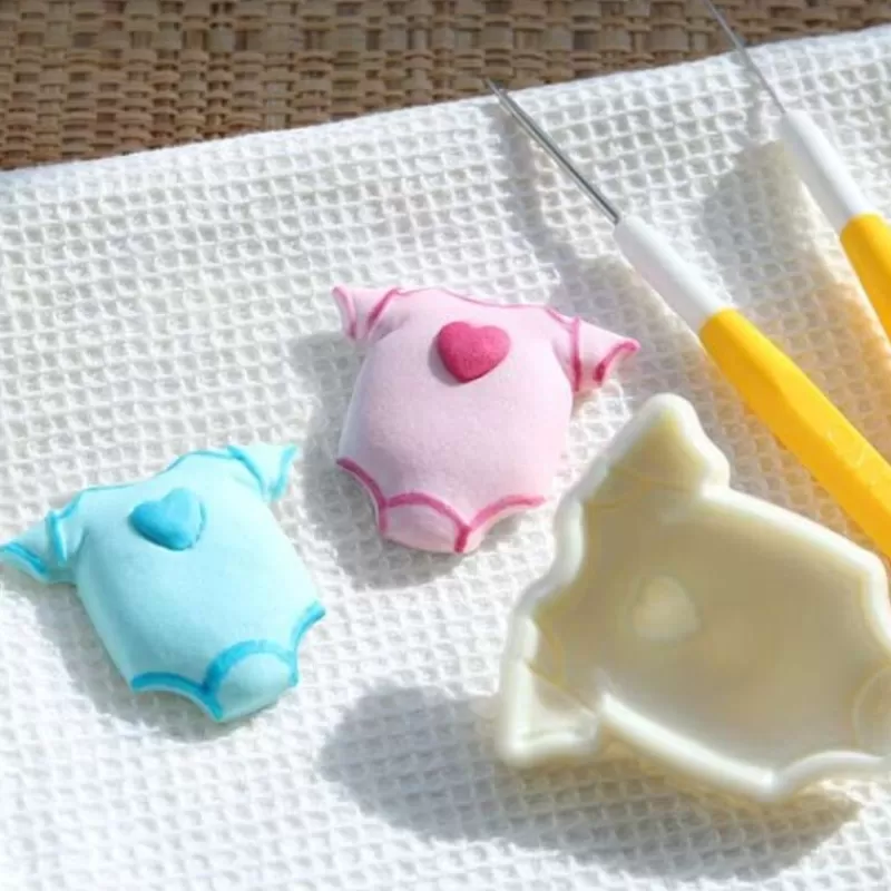 dcoupoirs_relief_layette_bebe_x2_2.webp Cerf Dellier Découpoirs Relief Layette Bebe (X2) Best